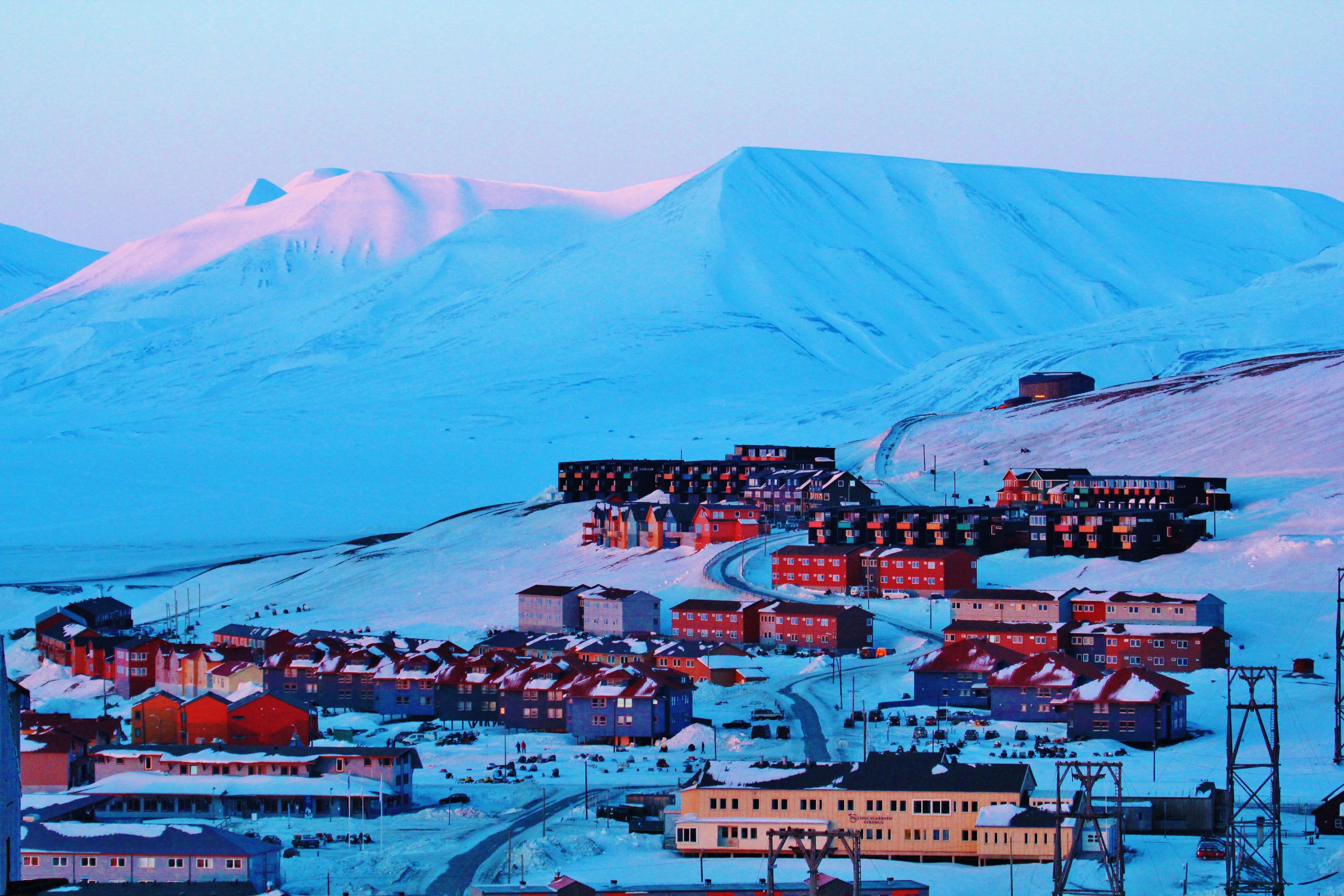 Midnight Sunlight Longyearbyen Svalbard Norway